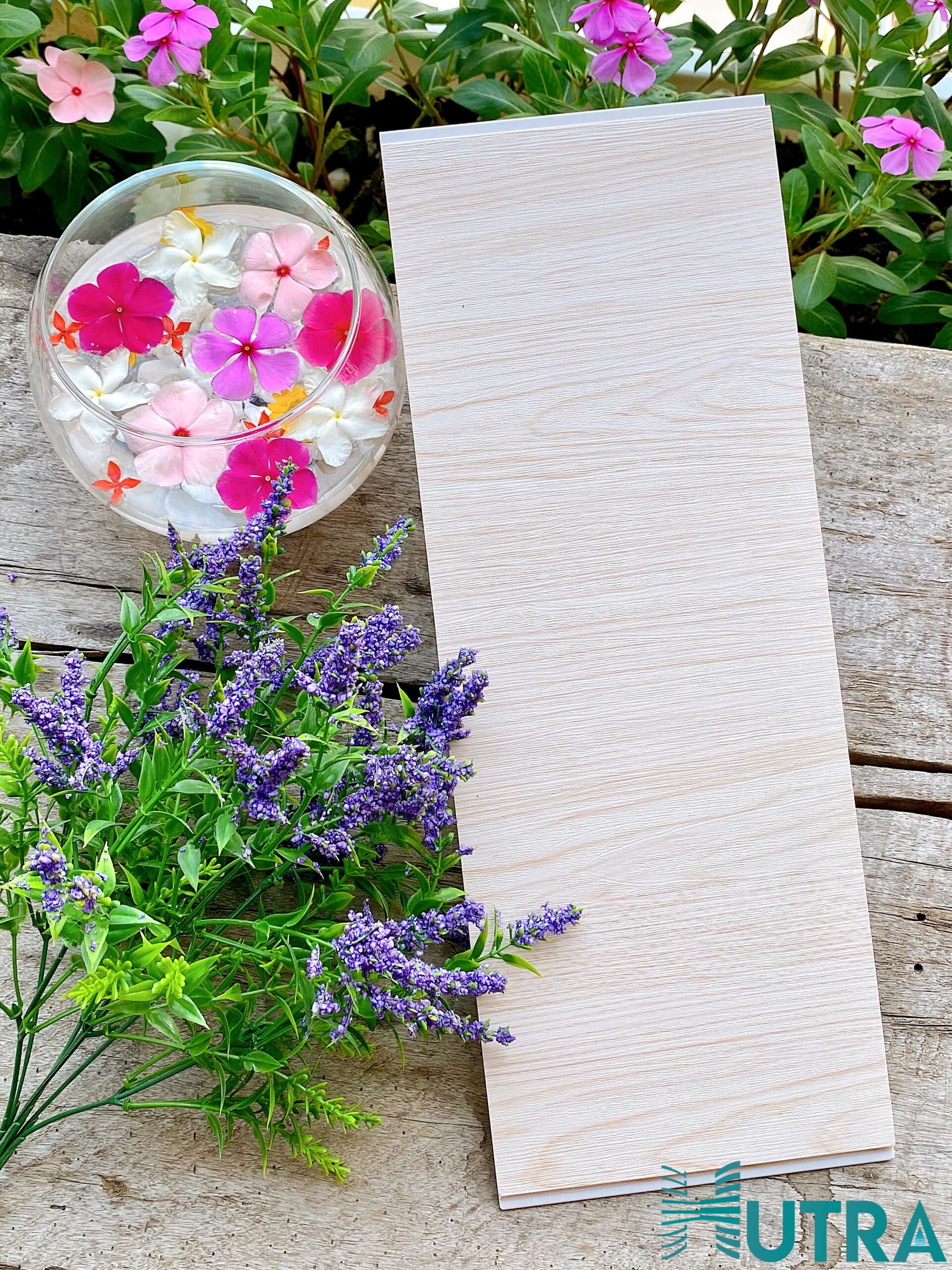 Mạch mẹo bạn thuê thợ thi công tấm ốp tường PVC