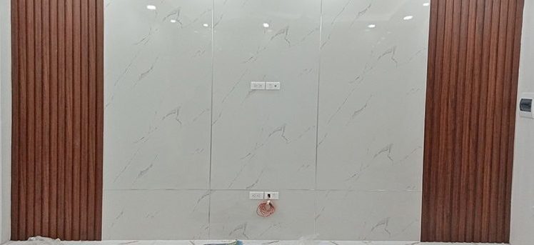 Mẫu ốp vách trang trí TV bằng tấm nhựa PVC được làm nhiều nhất năm